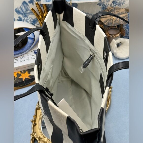 🆕 KARL LAGERFELD PARIS 🧿 NWT Hotel Beach Stripe Tote, Black & White - Picture 14 of 15